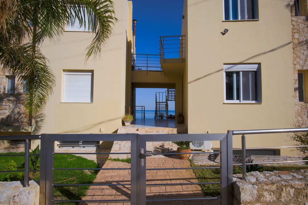 Blue Villas — Hotel building in Chania