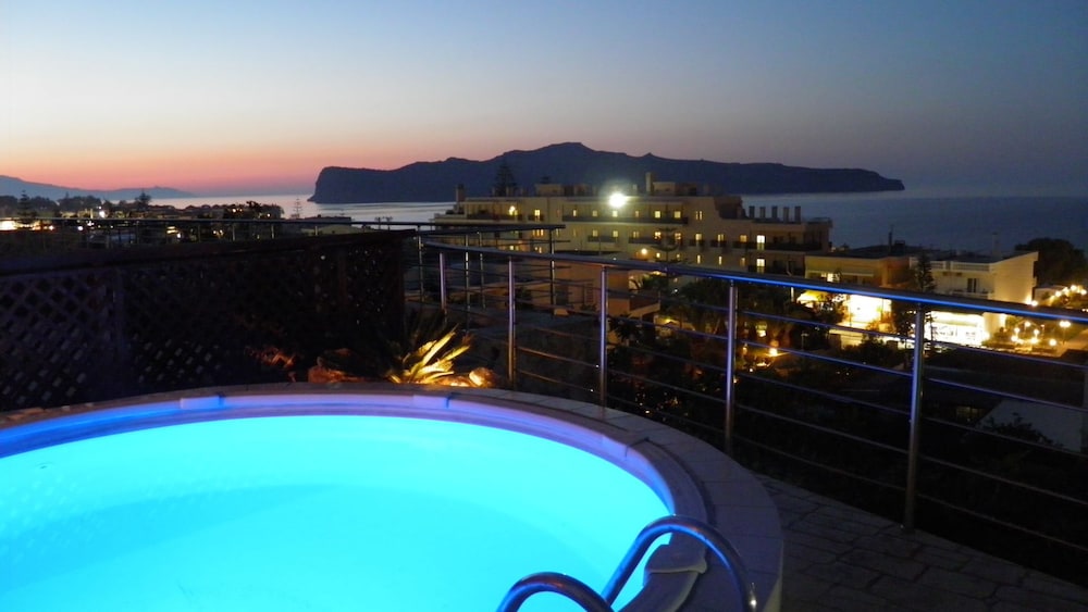 Blue Villas — Swimming pool in Chania