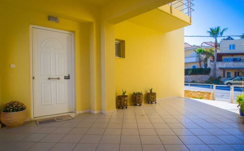 Blue Villas — Hotel building in Chania