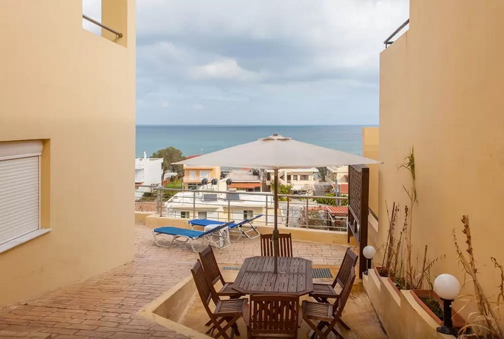 Blue Villas — Hotel building in Chania