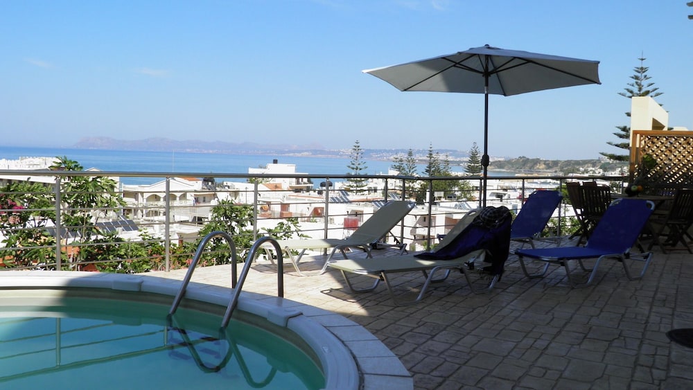 Blue Villas — Swimming pool in Chania