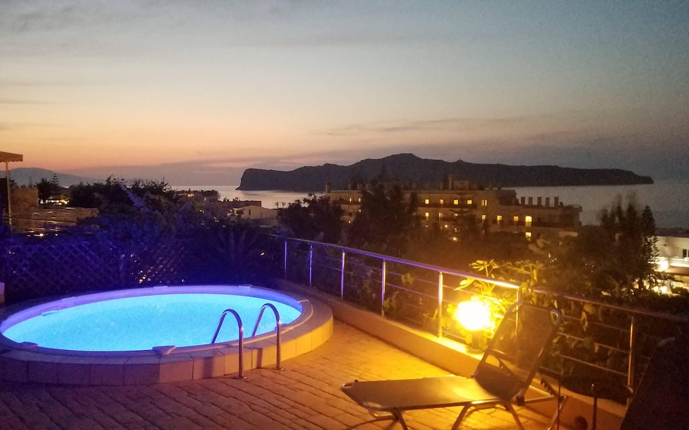 Blue Villas — Swimming pool in Chania