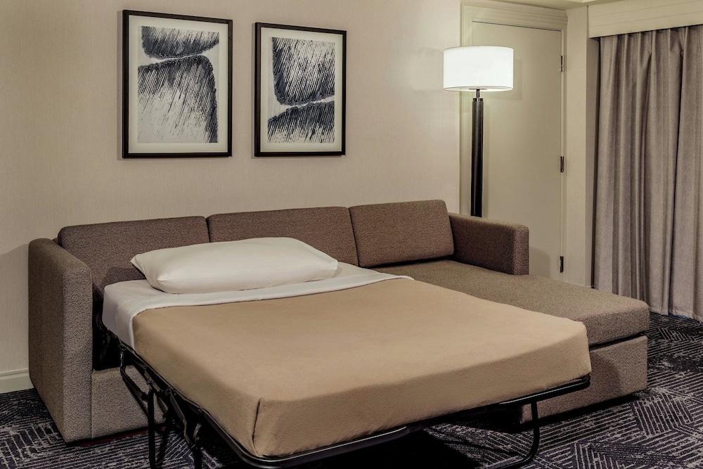 Renaissance® Boston Seaport District — Hotel rooms in Boston, Massachusetts