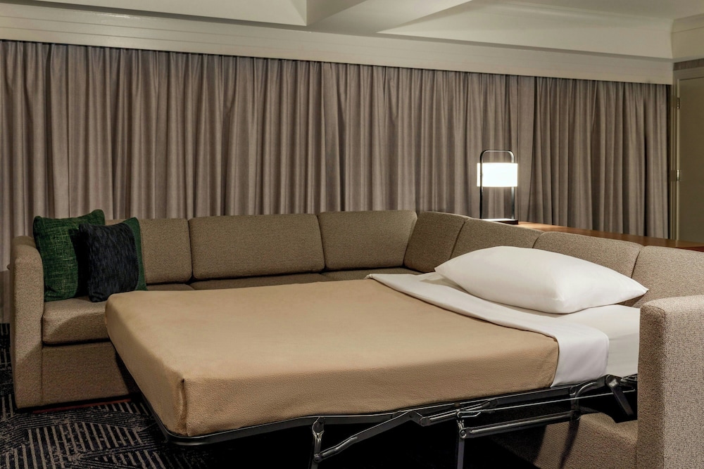 Renaissance® Boston Seaport District — Hotel rooms in Boston, Massachusetts