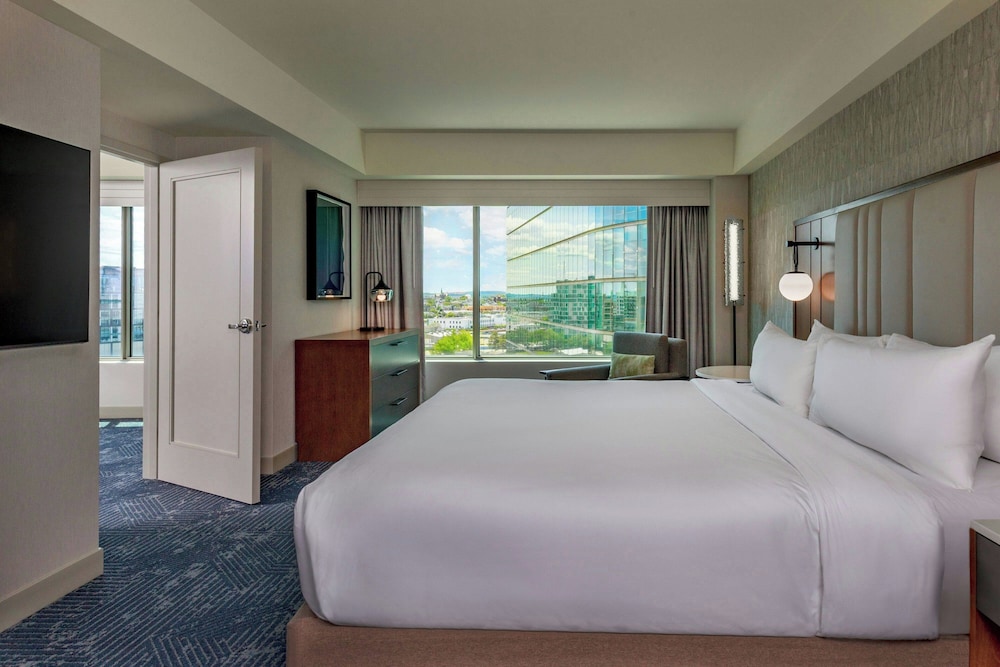 Renaissance® Boston Seaport District — Hotel rooms in Boston, Massachusetts