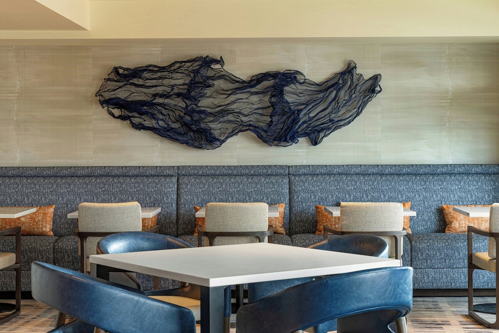 Renaissance® Boston Seaport District — Restaurant & bars in Boston, Massachusetts