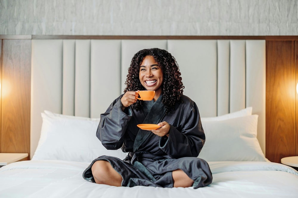 Renaissance® Boston Seaport District — Hotel rooms in Boston, Massachusetts