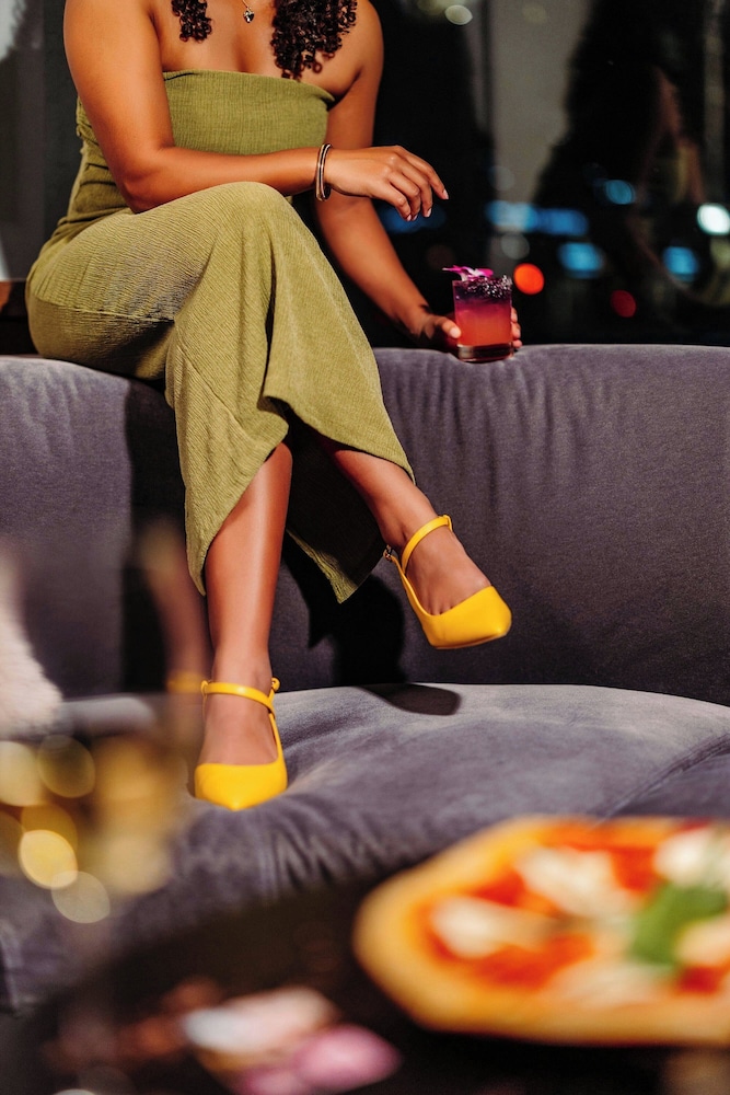 Renaissance® Boston Seaport District — Restaurant & bars in Boston, Massachusetts