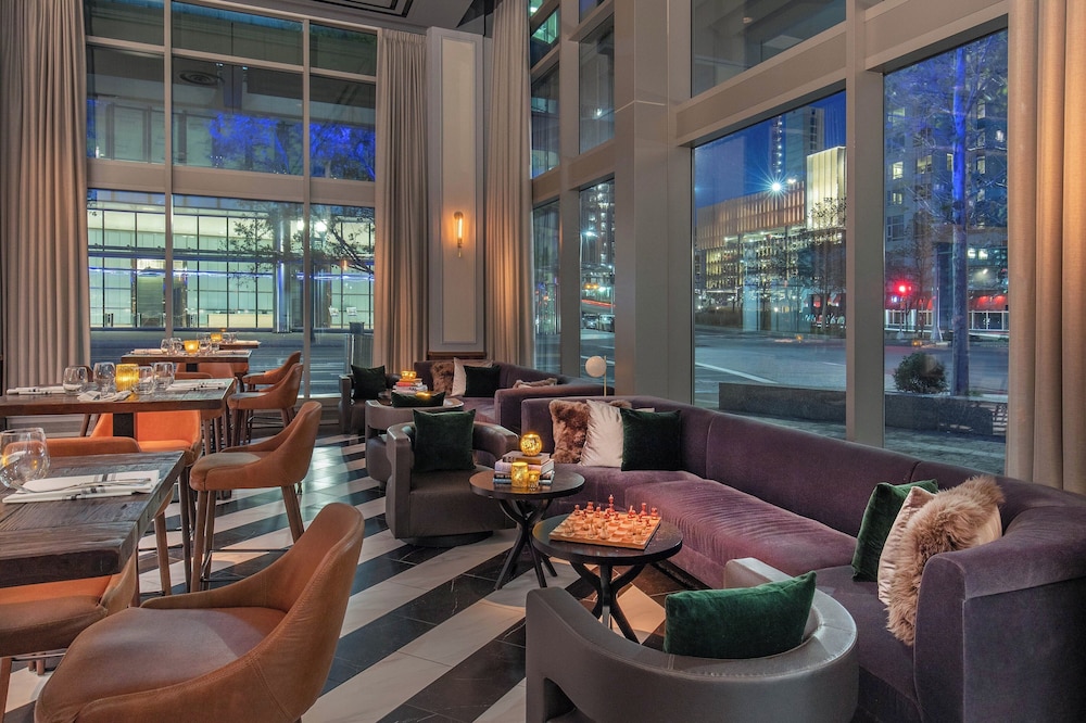Renaissance® Boston Seaport District — Restaurant & bars in Boston, Massachusetts
