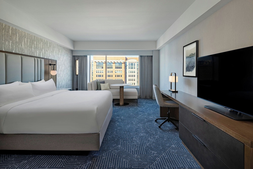 Renaissance® Boston Seaport District — Hotel rooms in Boston, Massachusetts