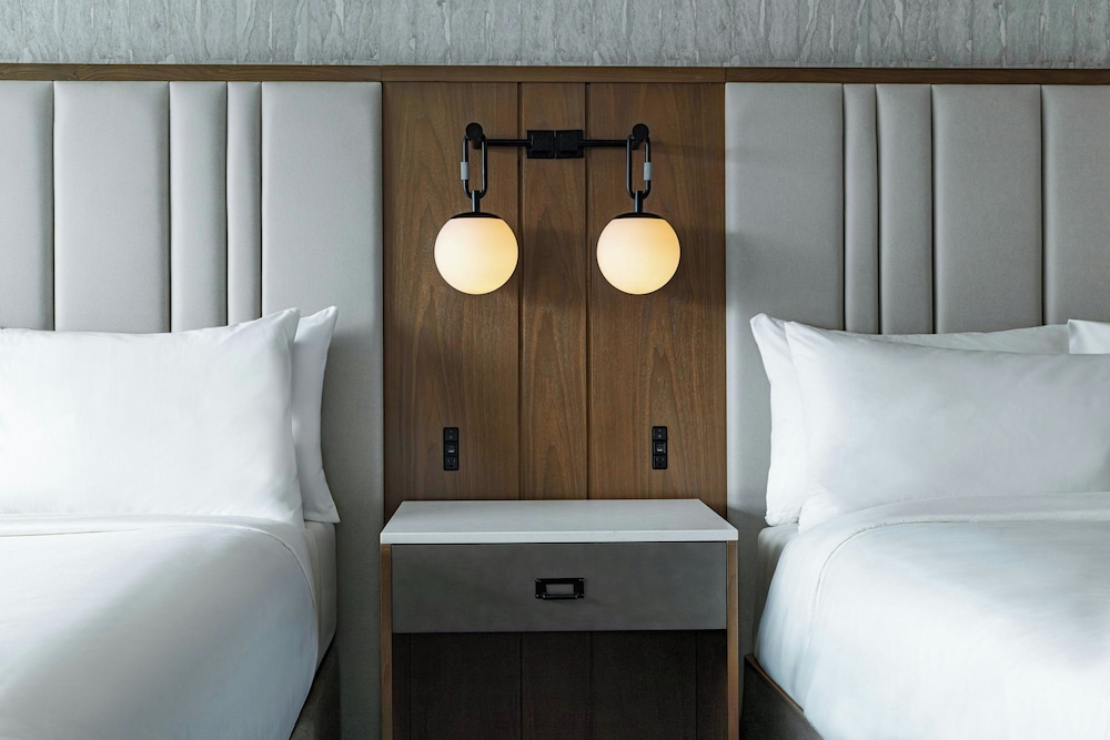 Renaissance® Boston Seaport District — Hotel rooms in Boston, Massachusetts
