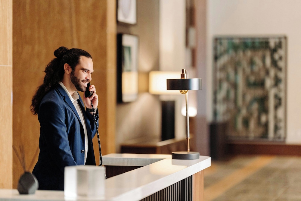 Renaissance® Boston Seaport District — Hotel building in Boston, Massachusetts