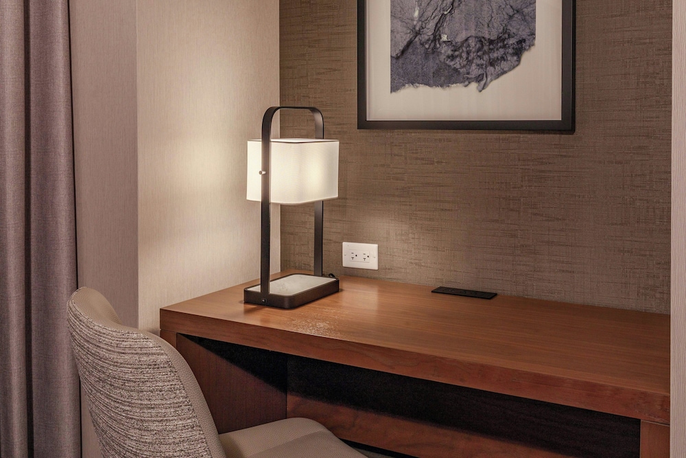 Renaissance® Boston Seaport District — Hotel rooms in Boston, Massachusetts