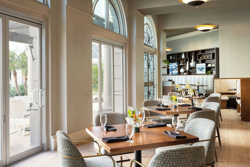 Renaissance Tampa International Plaza Hotel — Restaurant & bars in Tampa, Florida