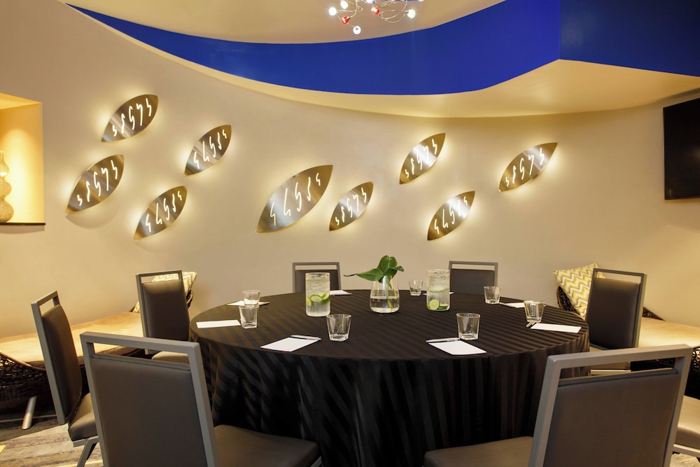 Renaissance Tampa International Plaza Hotel — Restaurant & bars in Tampa, Florida