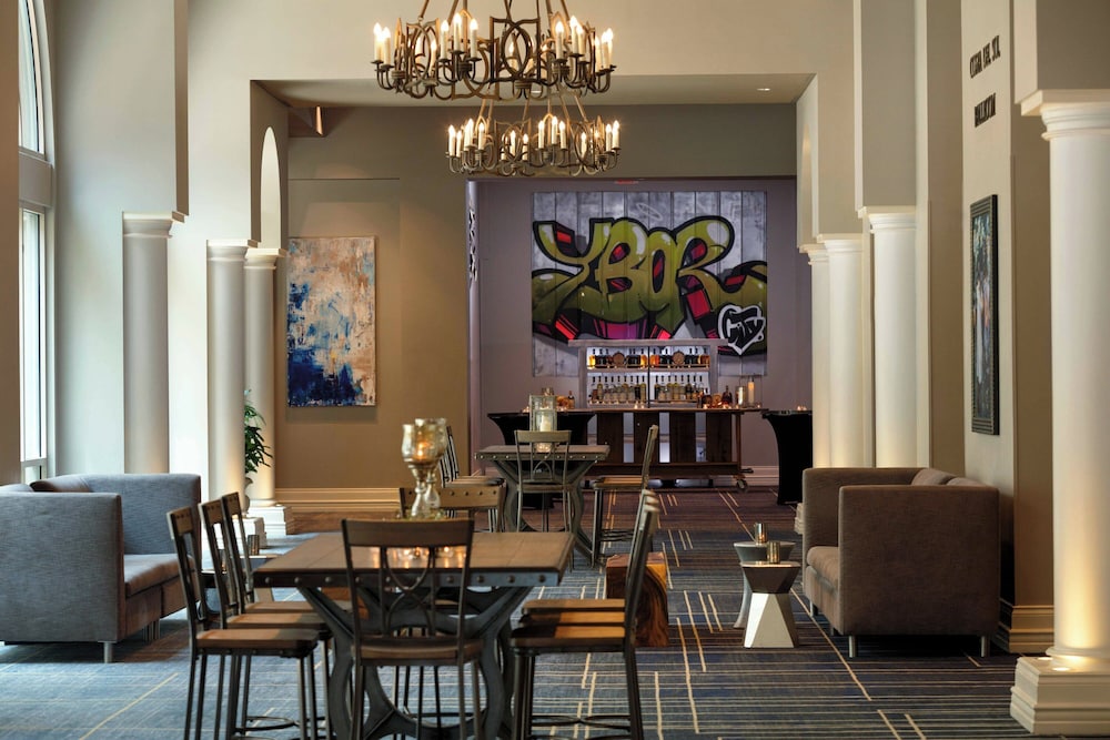 Renaissance Tampa International Plaza Hotel — Restaurant & bars in Tampa, Florida