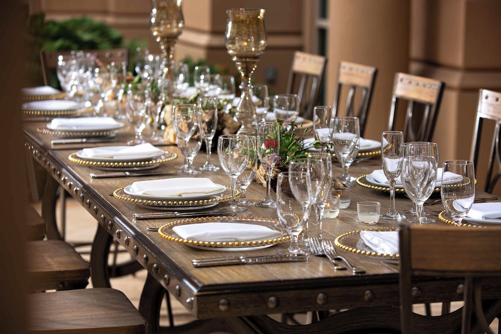 Renaissance Tampa International Plaza Hotel — Restaurant & bars in Tampa, Florida