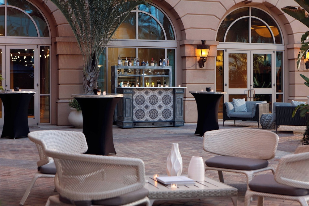 Renaissance Tampa International Plaza Hotel — Restaurant & bars in Tampa, Florida