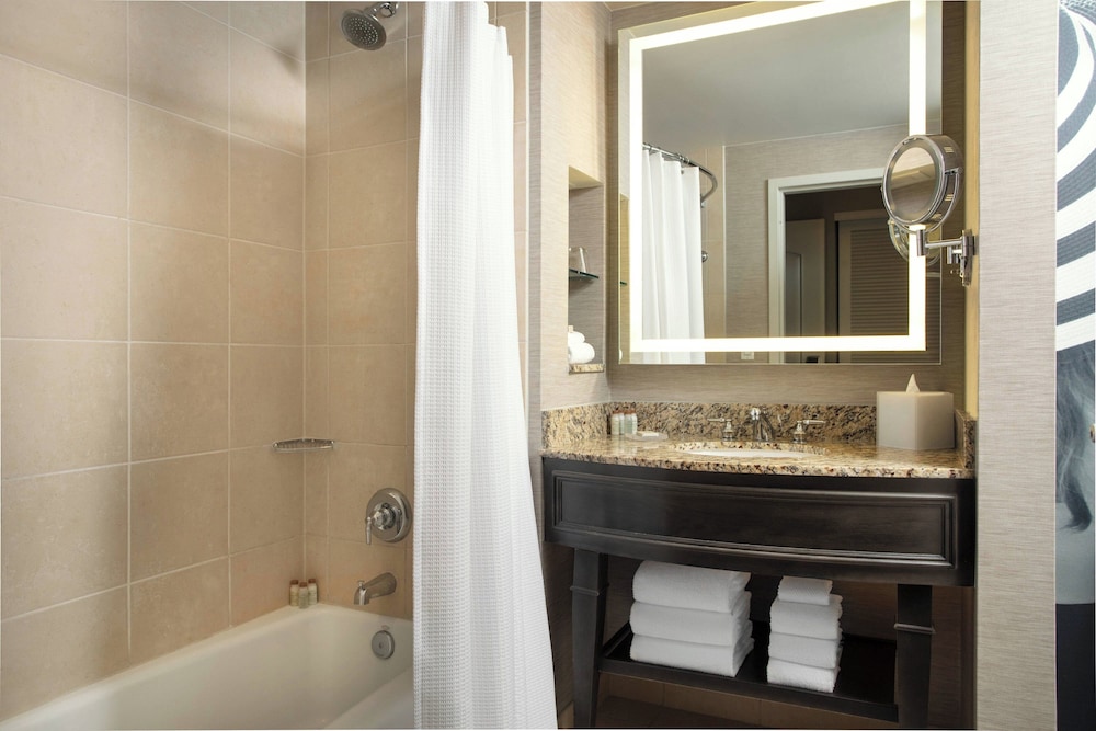 Renaissance Tampa International Plaza Hotel — Hotel rooms in Tampa, Florida