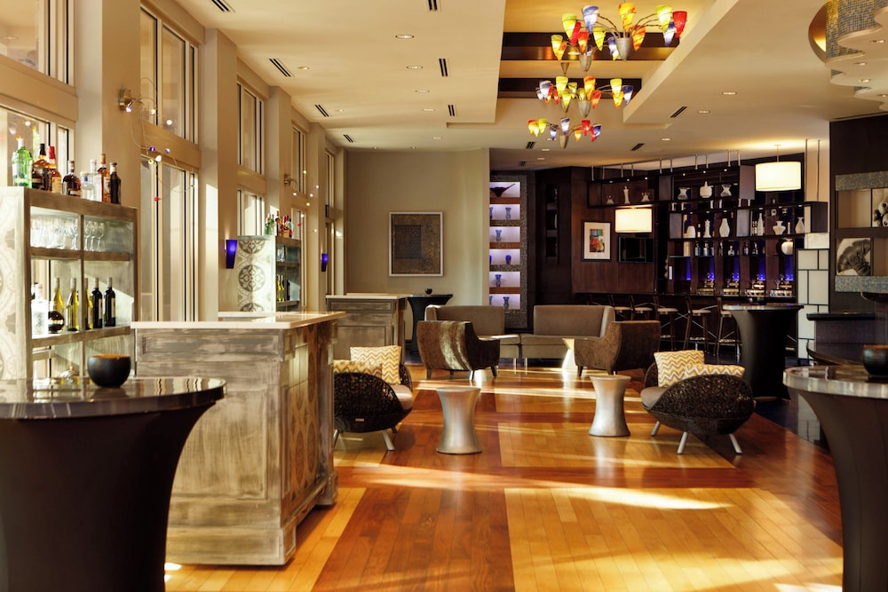 Renaissance Tampa International Plaza Hotel — Restaurant & bars in Tampa, Florida