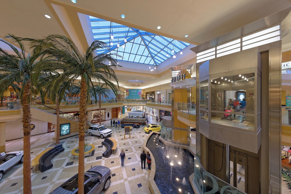 Renaissance Tampa International Plaza Hotel — Swimming pool in Tampa, Florida