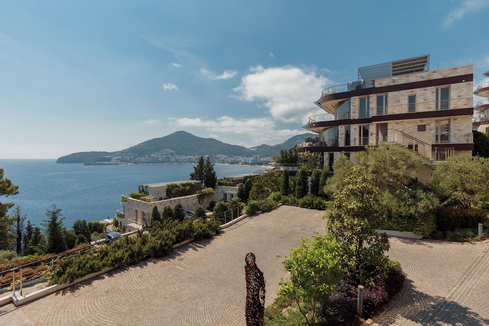 Dukley Hotel & Resort — Hotel building in Budva, Budva Municipality