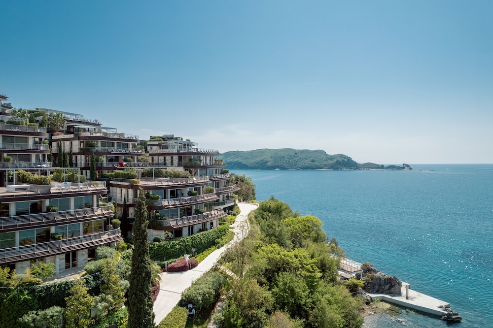 Dukley Hotel & Resort — Hotel building in Budva, Budva Municipality