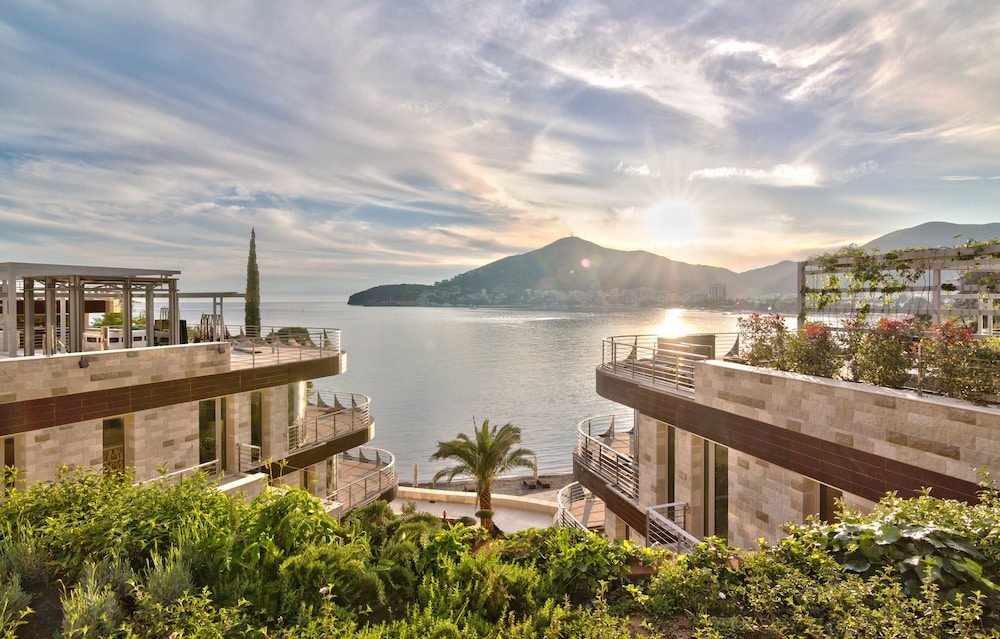 Dukley Hotel & Resort — Hotel building in Budva, Budva Municipality