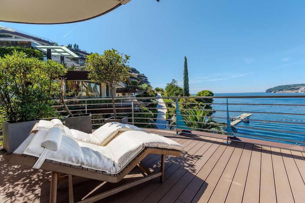 Dukley Hotel & Resort — Hotel building in Budva, Budva Municipality