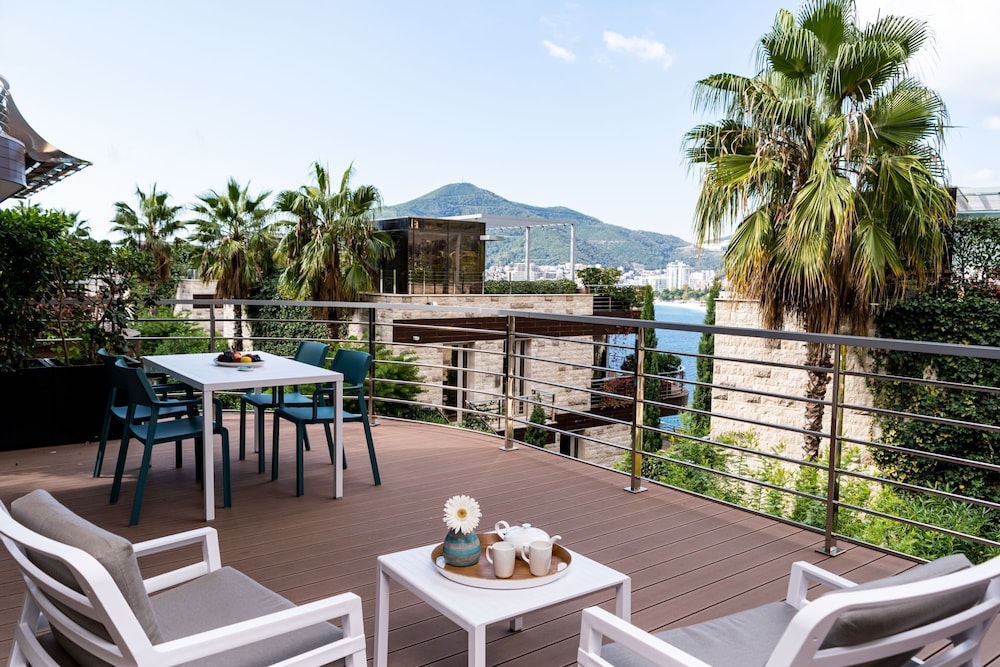Dukley Hotel & Resort — Hotel building in Budva, Budva Municipality