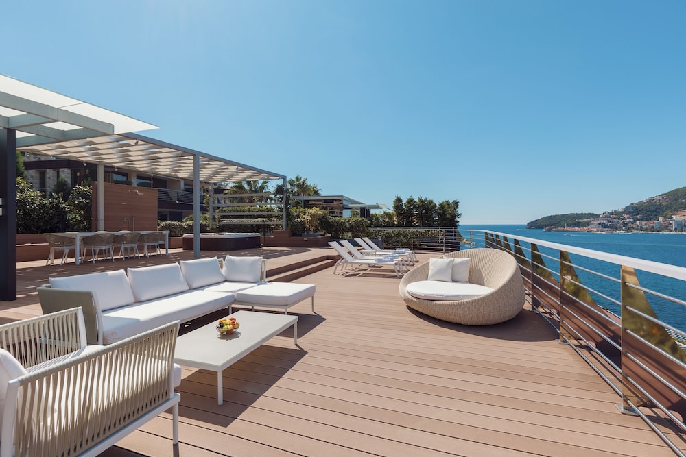 Dukley Hotel & Resort — Hotel building in Budva, Budva Municipality