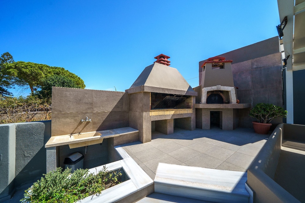 Elysian Suites — Hotel building in Hersonissos