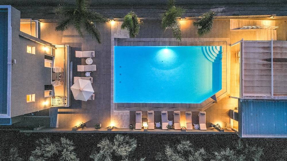 Elysian Suites — Swimming pool in Hersonissos