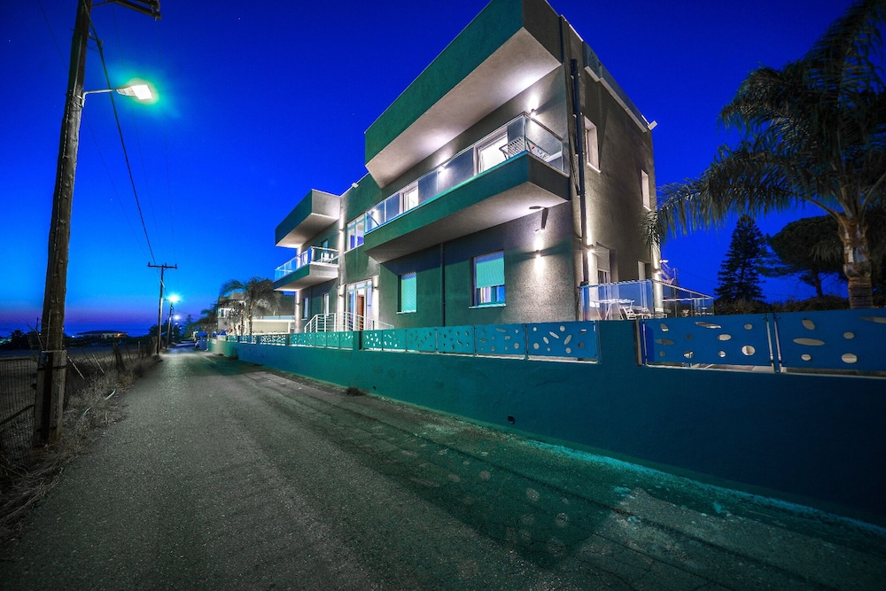Elysian Suites — Hotel building in Hersonissos