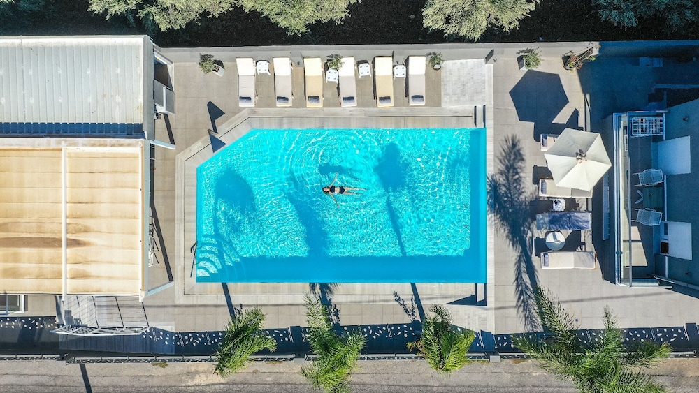 Elysian Suites — Swimming pool in Hersonissos