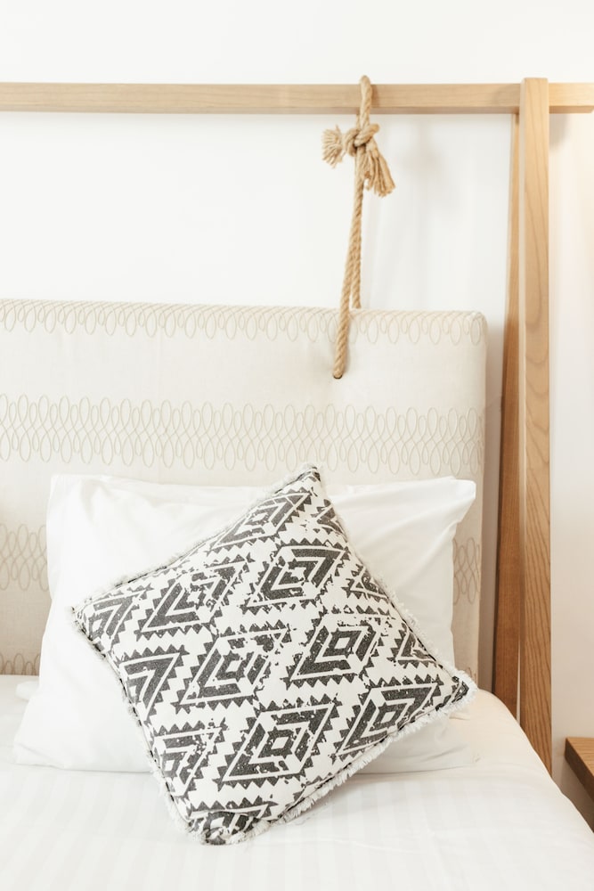 Casa Vitae Suites — Hotel rooms in Kamari, South Aegean