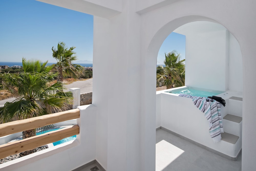 Casa Vitae Suites — Hotel building in Kamari, South Aegean
