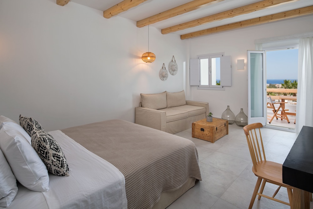 Casa Vitae Suites — Hotel rooms in Kamari, South Aegean