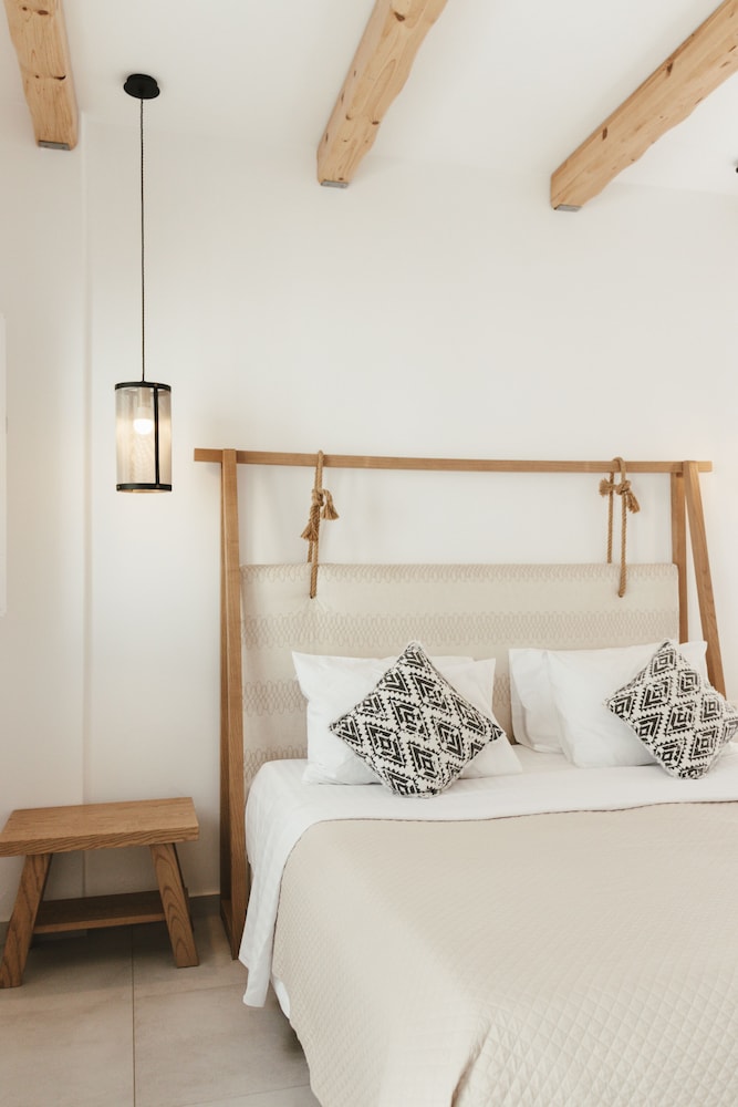 Casa Vitae Suites — Hotel rooms in Kamari, South Aegean
