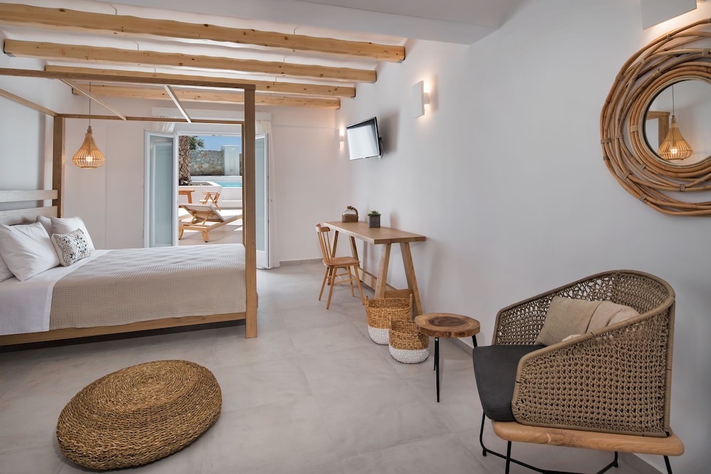 Casa Vitae Suites — Hotel rooms in Kamari, South Aegean