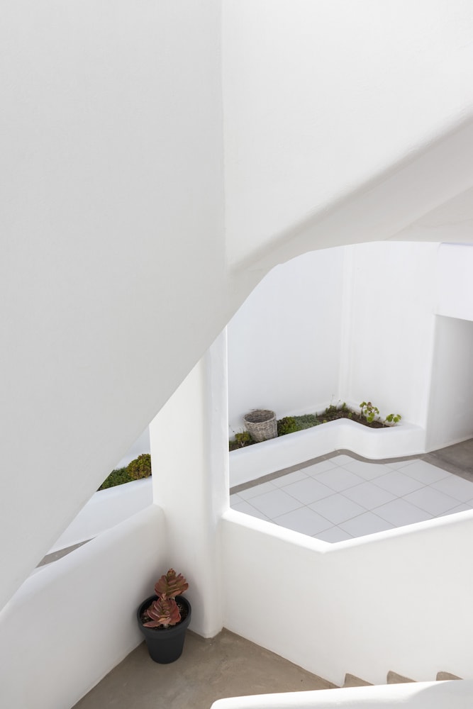 Casa Vitae Suites — Hotel building in Kamari, South Aegean