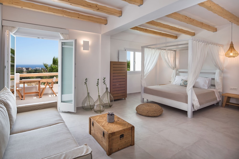 Casa Vitae Suites — Hotel rooms in Kamari, South Aegean