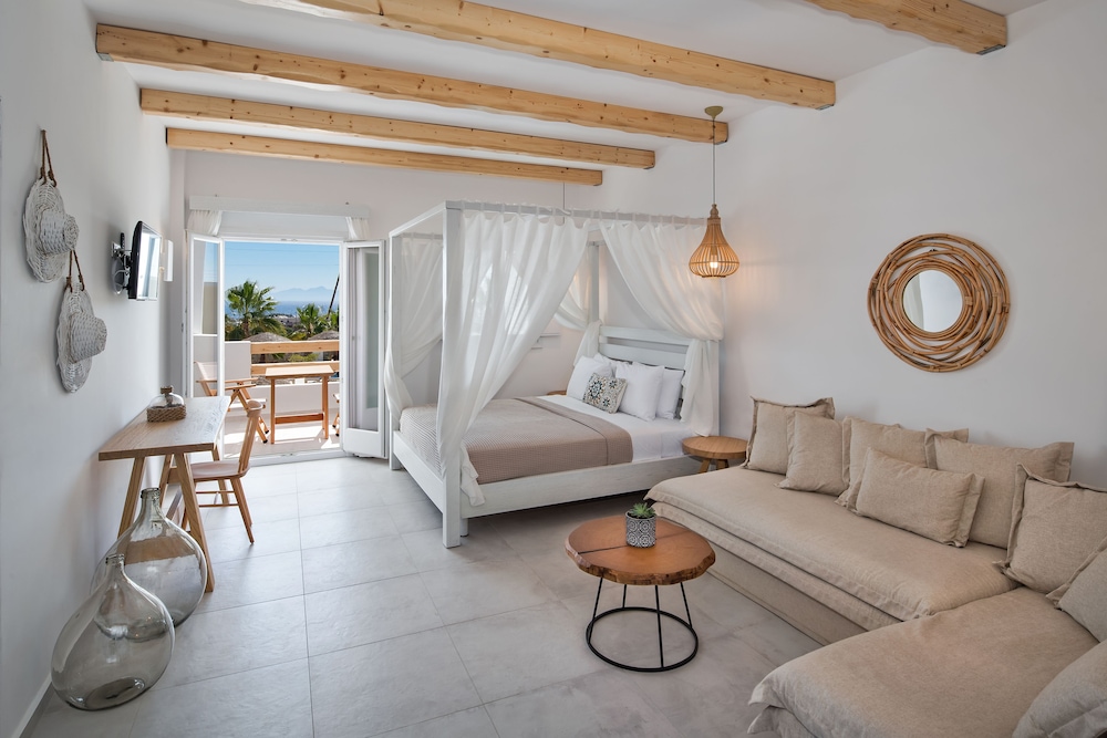 Casa Vitae Suites — Hotel rooms in Kamari, South Aegean