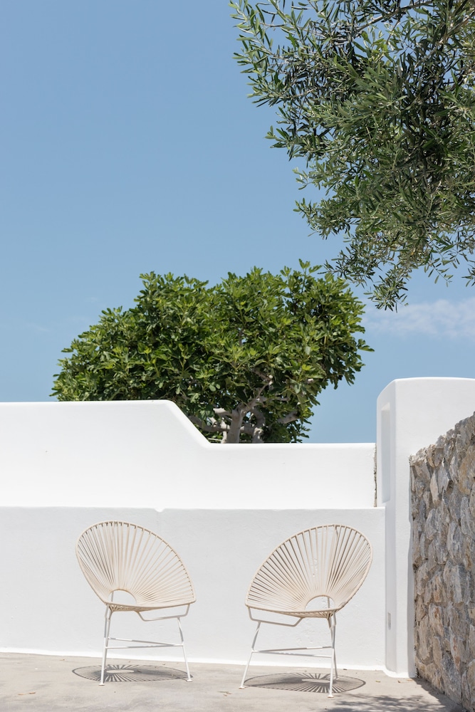 Casa Vitae Suites — Hotel building in Kamari, South Aegean