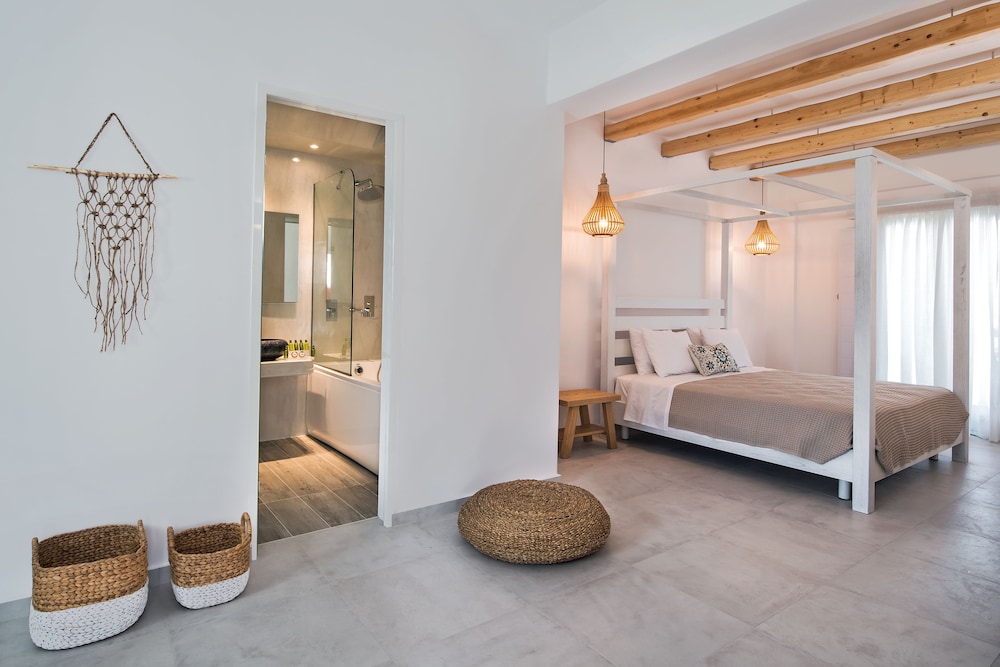 Casa Vitae Suites — Hotel rooms in Kamari, South Aegean