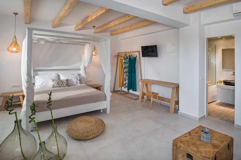 Casa Vitae Suites — Hotel rooms in Kamari, South Aegean