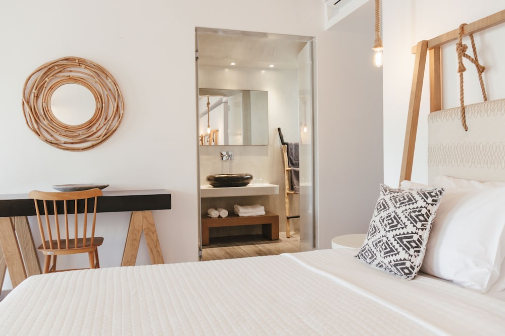 Casa Vitae Suites — Hotel rooms in Kamari, South Aegean