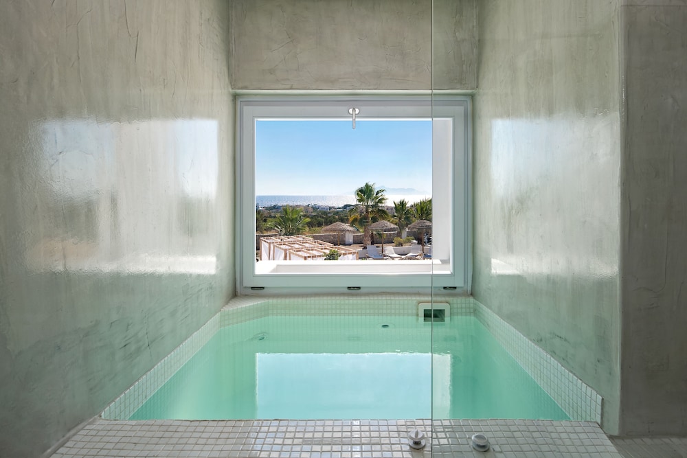 Casa Vitae Suites — Hotel rooms in Kamari, South Aegean