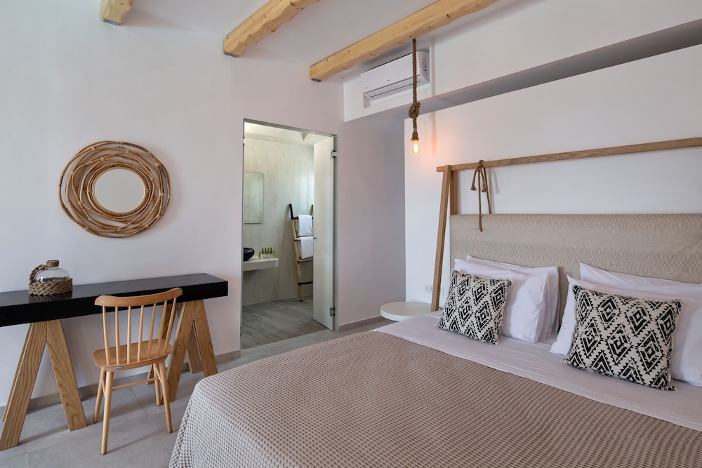 Casa Vitae Suites — Hotel rooms in Kamari, South Aegean