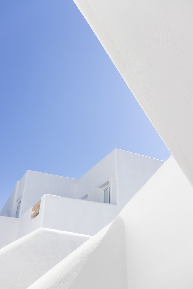 Casa Vitae Suites — Hotel building in Kamari, South Aegean